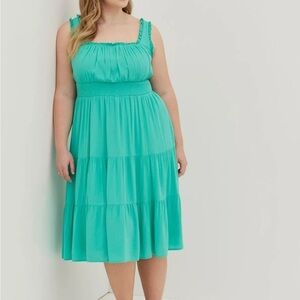Torrid Crinkle Gauze Aqua
Green Smocked Waist Tiered Midi Dress Plus Sz 0/Large